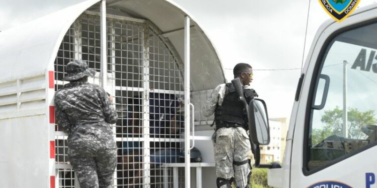 Autoridades detienen a 155 extranjeros indocumentados en Jimaní