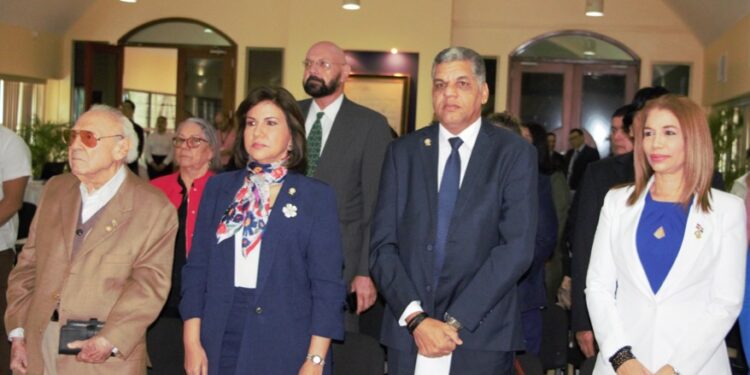 Tres diputados dominicanos, incluida Margarita Cedeño, aspiran a la presidencia del PARLACEN