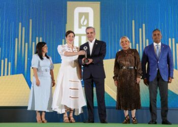 Reconocen AERODOM e Industrias San Miguel por su inversión en RD 