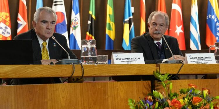 Industrias editoriales advierten irregularidades en proceso de aprobación de libros de texto