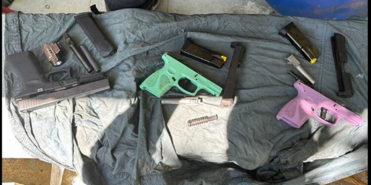 Detienen a responsables de envío de armas desmanteladas desde Estados Unidos