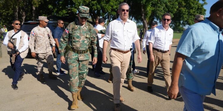 El presidente Luis Abinader visita la frontera por Dajabón