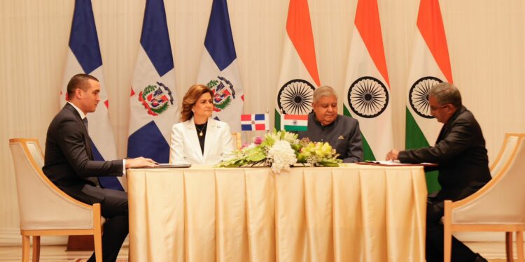 Reunión histórica de India y República Dominicana en Nueva Delhi