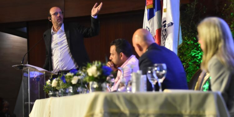 Michael Kremer saca chispas en el Foro Internacional de Evaluación para el Desarrollo