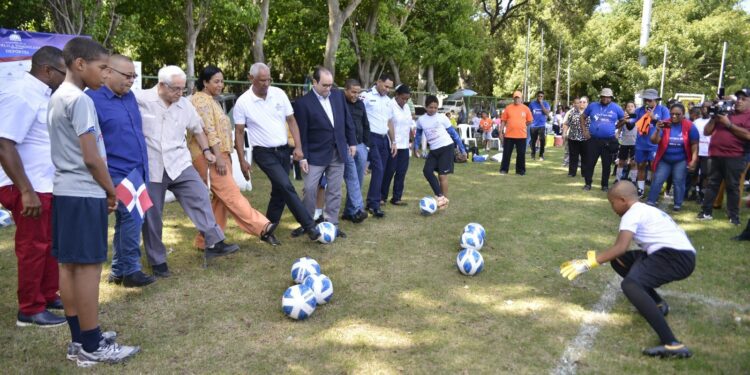 Miderec inaugura “Convivio Escolar de Fútbol U12” en Parque del Este