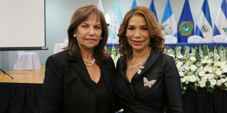 Peggy Cabral resalta cualidades de la nueva presidenta del PARLACEN