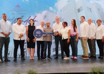Presidente Abinader entrega 264 apartamentos en Ciudad Modelo