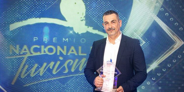Director del Lopesan Costa Bávaro recibe el Premio Nacional de Turismo