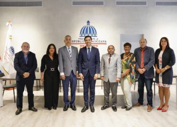 Roberto Ángel Salcedo se reúne con representantes de ADOPAE para potenciar la agenda cultural