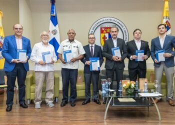 Presentan la "Revista Dominicana de Economía" con análisis profundo de expertos