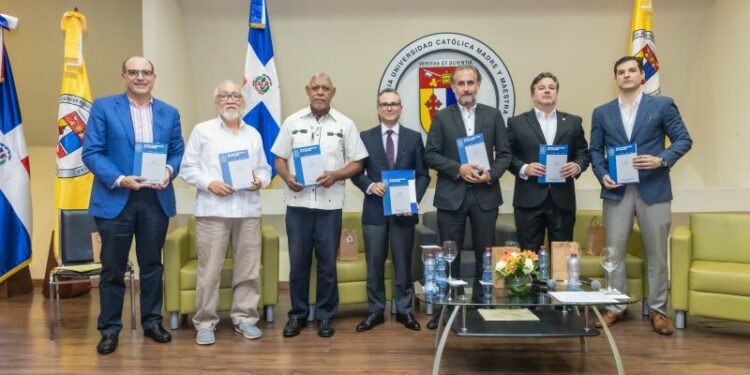 Presentan la "Revista Dominicana de Economía" con análisis profundo de expertos