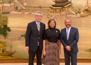 Funcionaria dominicana realiza encuentros estratégicos en China