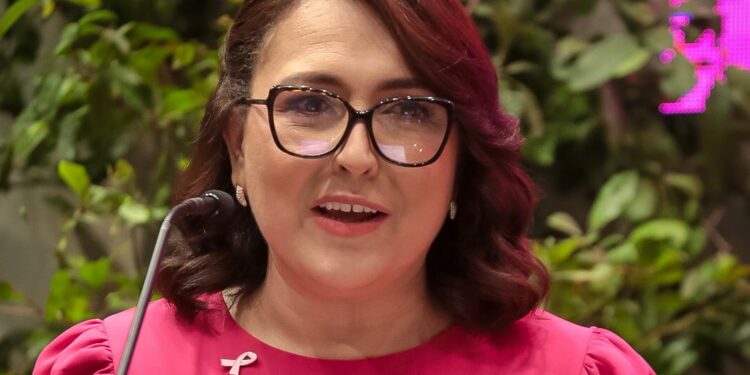 La plataforma Mujeres que Inspiran aborda cómo tratar el cáncer de manera integral