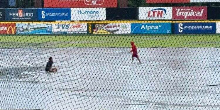 Lluvia en San Francisco de Macorís posterga el partido entre Gigantes y Leones
