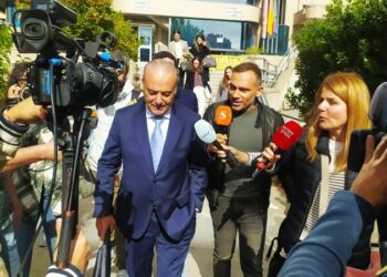 El hermano de Julio Iglesias se niega a declarar y a pactar con Fiscalía