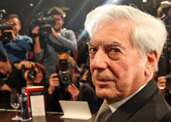 Vargas Llosa publica su última novela:: Espera "morir en medio de una palabra sin terminar"