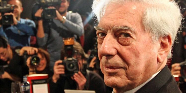Vargas Llosa publica su última novela:: Espera "morir en medio de una palabra sin terminar"