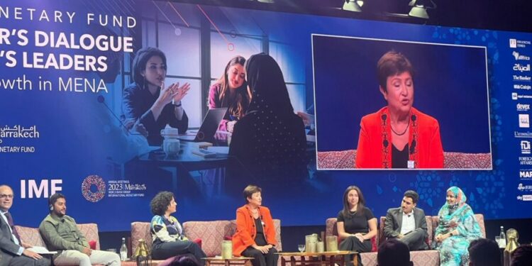 Países pobres deben recortar casi 230 000 millones de dólares de gasto por aplastante deuda