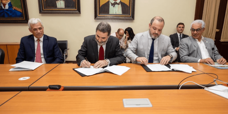 Rep. Dominicana busca transformar sistema eléctrico con financiamiento de EE. UU.