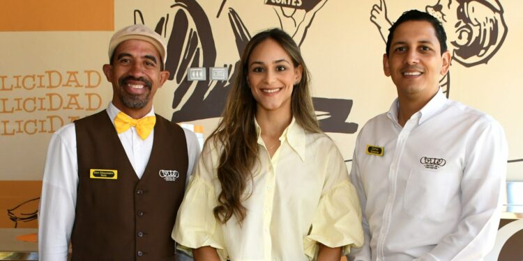 Centro de Visitantes Cortés integra nueva experiencia: “Crea tu propia barra de chocolate”.