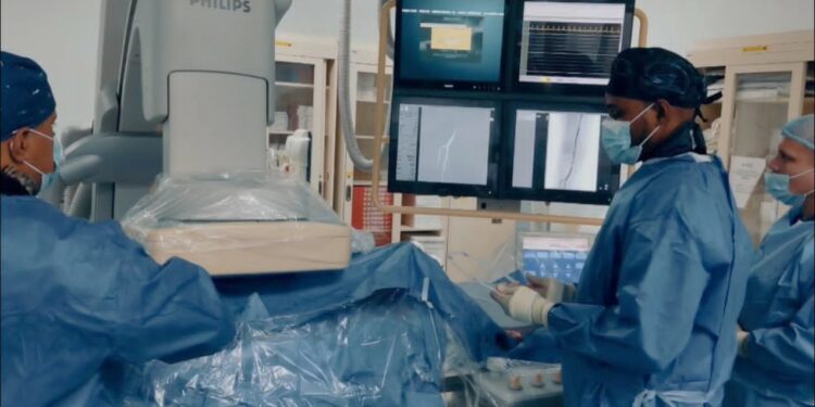 Realizan en el país novedosa cirugía renal