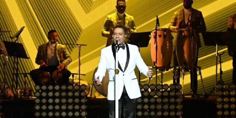 Frank Reyes ilumina el Teatro United Palace con su Historia musical de 30 Años