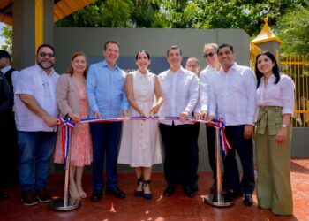 Popular, MICM y Primera Dama remozan parque infantil municipal La Vega