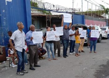 Denuncian ocupación ilegal de espacios públicos en Santo Domingo Este