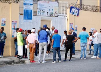 Militancia del PRM acude masivamente a las primarias con miras a comicios del 2024