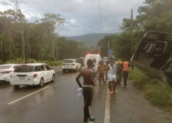 Accidente en El Cruce de Bonao: Veinte personas viajaban en Autobús afectadas