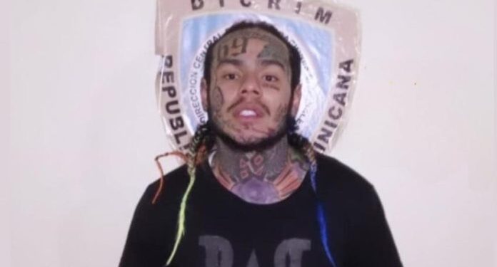 Jueza en La Vega declara incompetencia en caso Tekashi y programa audiencia