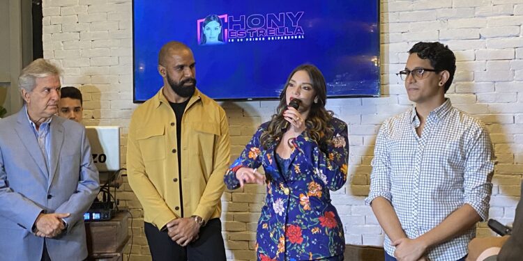 Hony Estrella revela detalles de su obra unipersonal "Pórtate Bien