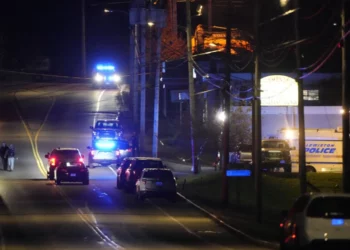 Tragedia en Maine (EEUU): 22 muertos y 50 heridos en dos tiroteos, mismo tirador en libertad