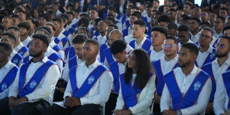 ITLA gradúa 420 nuevos profesionales en tecnología