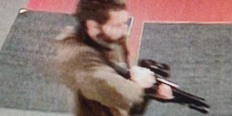 Sospechoso de tiroteos en Lewiston, Maine, hallado muerto con herida autoinfligida