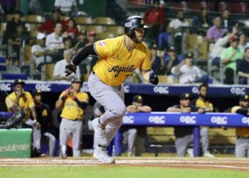 Águilas desplega su poder ofensivo frente a Leones