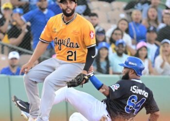 Las Águilas vencen a los Tigres del Licey en 10 entradas.