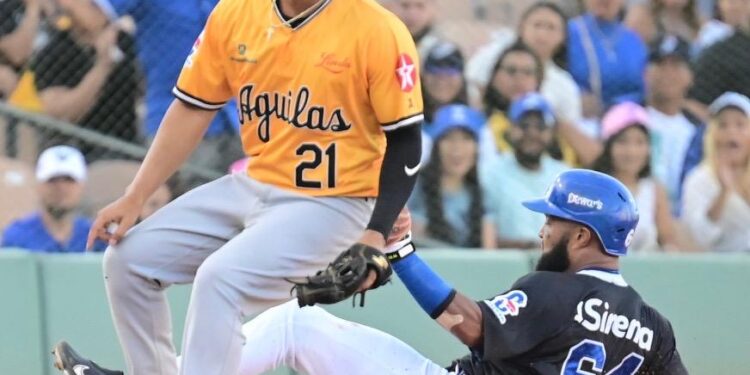 Las Águilas vencen a los Tigres del Licey en 10 entradas.