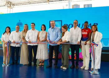 Popular, presidente Abinader y ADN inauguran parque Velazcasas