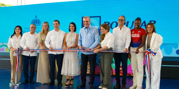 Popular, presidente Abinader y ADN inauguran parque Velazcasas