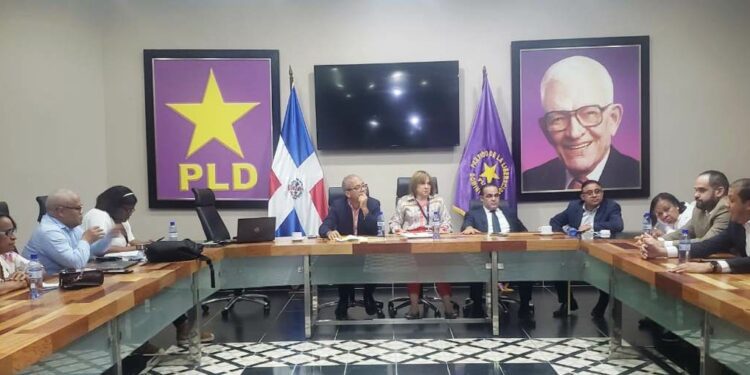 Resultados de encuestas para candidatos municipales y congresuales en el PLD