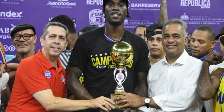 Club Mauricio Báez se corona campeón en una emocionante final de baloncesto