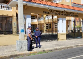 PN garantiza seguridad a centros Unión Panamericana y Profesor Luis Encarnación Nolasco