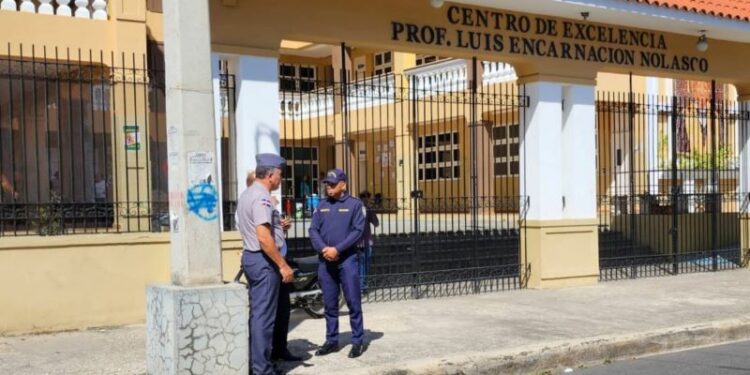 PN garantiza seguridad a centros Unión Panamericana y Profesor Luis Encarnación Nolasco
