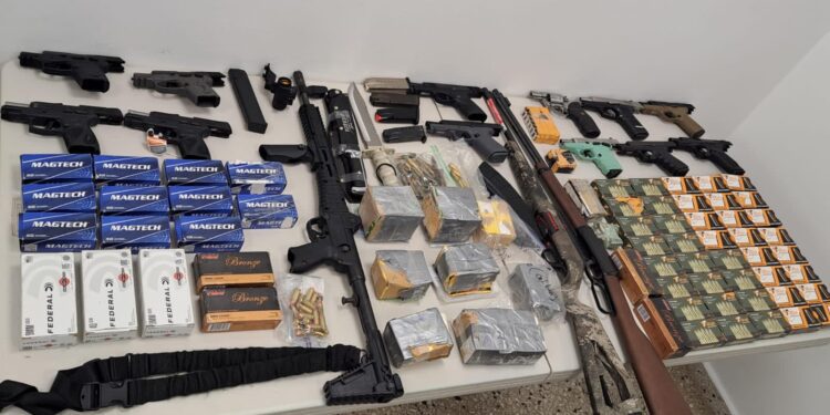 Incautan en allanamientos más de 30 armas de fuego en diferentes provincias