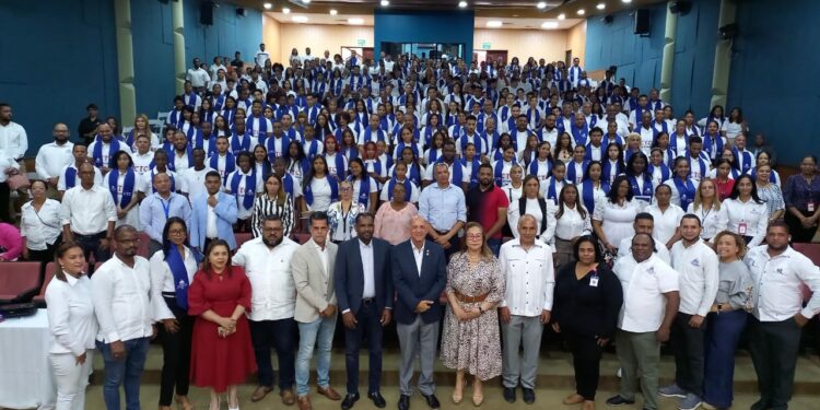 Graduación de 450 jóvenes en tecnología: Impulso del cierre a la brecha digital en el Cibao