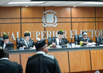 Tribunal Superior Electoral fusiona expedientes, aplaza y archiva otros