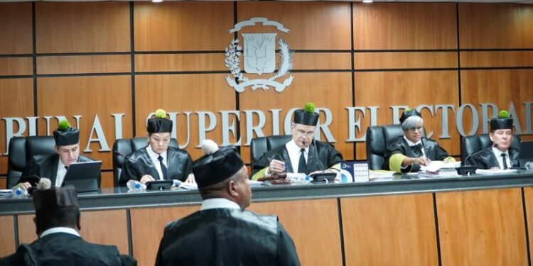 Tribunal Superior Electoral fusiona expedientes, aplaza y archiva otros
