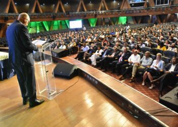 Michael Kremer saca chispas en el Foro Internacional de Evaluación para el Desarrollo