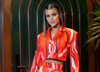 Clarissa Molina Brilla al Estrenar "Dímelo ya" en la Plataforma de Univisión